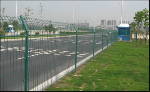高速公路隔離柵欄又稱公路好色先生TV版下载